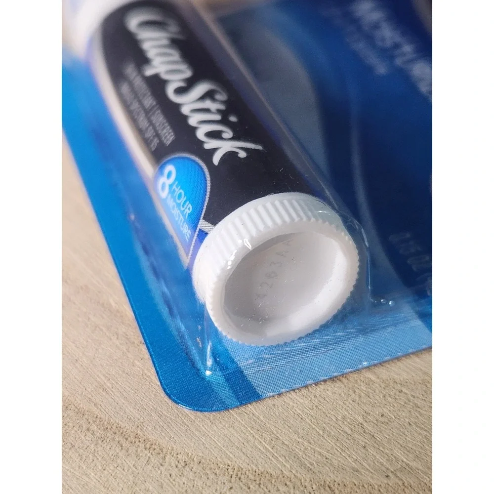 Chapstick MOISTURIZER SPF 15 • 8 hour Moisturizer • Brand NEW • 2018‎ Formula